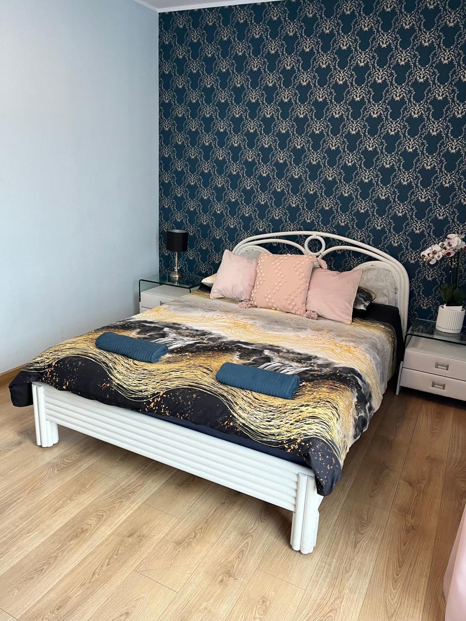 Oldtown Retro Apartment By Marina With Balcony For 6 People Гданск Екстериор снимка