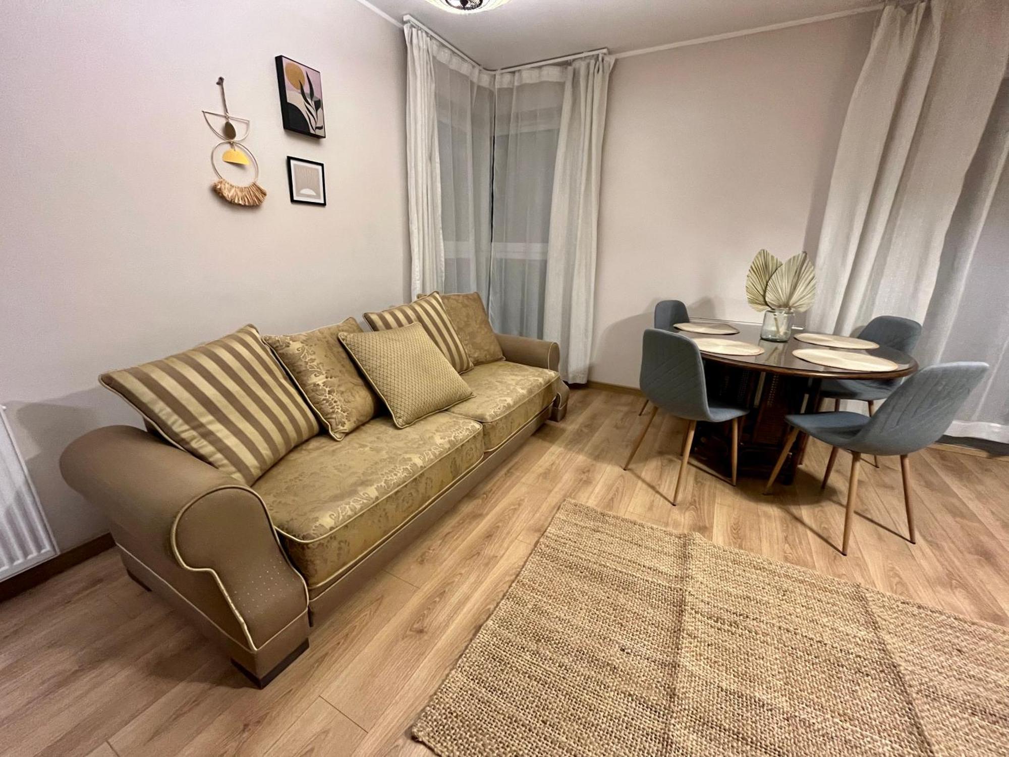 Oldtown Retro Apartment By Marina With Balcony For 6 People Гданск Екстериор снимка