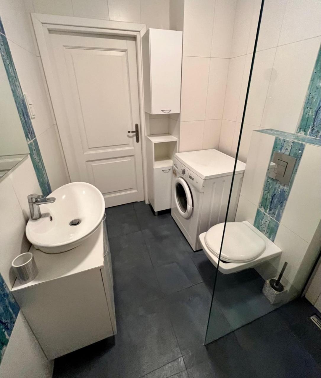 Oldtown Retro Apartment By Marina With Balcony For 6 People Гданск Екстериор снимка